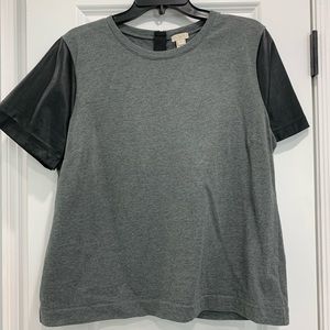Gray/black shirt sleeve shirt
